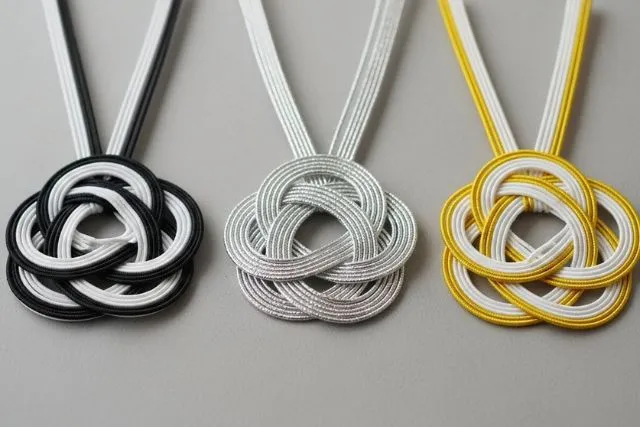 香典の水引の色はどれ？宗教や金額に合わせた正しい選び方の基本